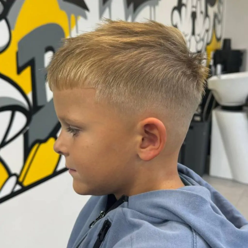 Dětský Mullet, High Fade, Low Fade, Buzz Cut ,Fade, Undercut, Bro Flow, Texturovaný Crop, Klasický Hladký Účes v Real barber v Praze. Barber Praha